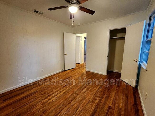 Building Photo - 105 Evora St