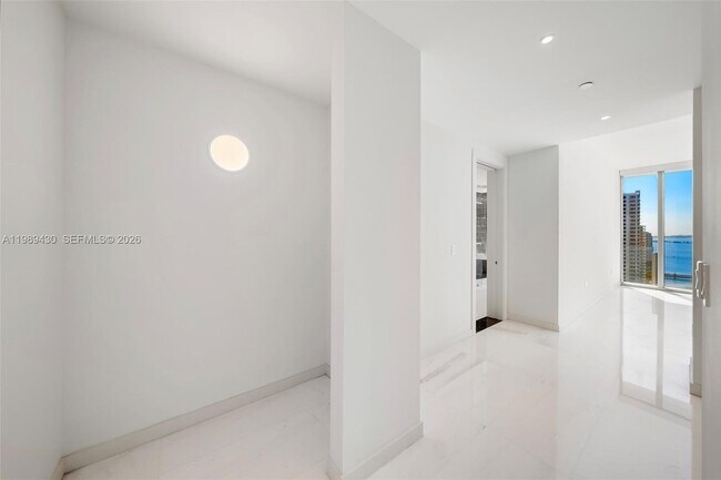 Building Photo - 300 Biscayne Blvd Way