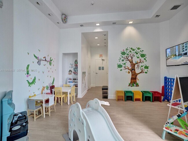 Building Photo - 350 S Miami Ave