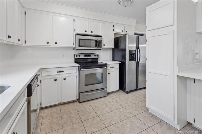 Building Photo - 4900 E St Charles Ave