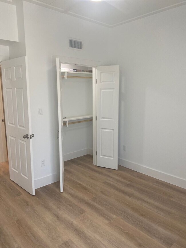 Building Photo - Marina Pointe One Bedroom Unit