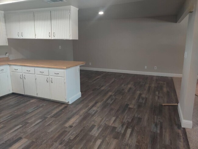 Building Photo - 13608 S Academy Ave