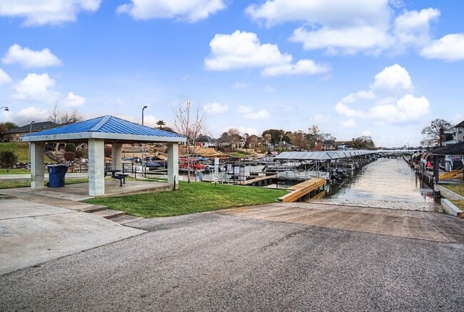 Building Photo - 14822 Spica Ct