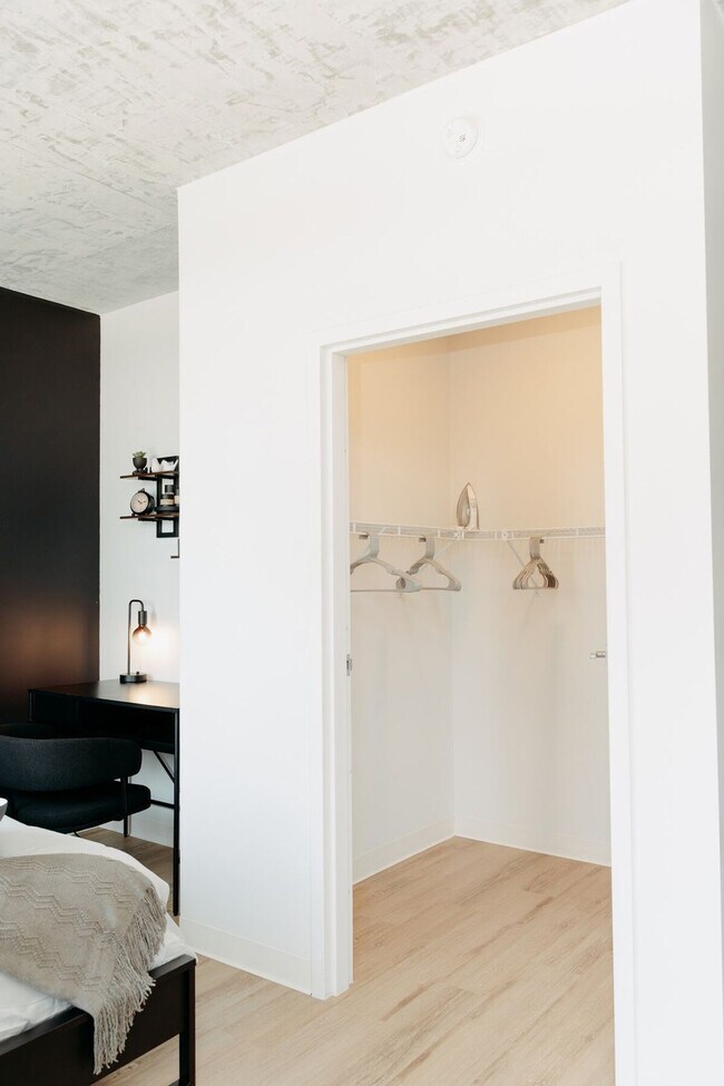 Building Photo - 755 S Clark St