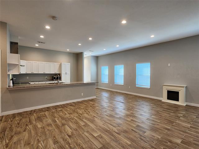 Building Photo - 809 Maples Ave