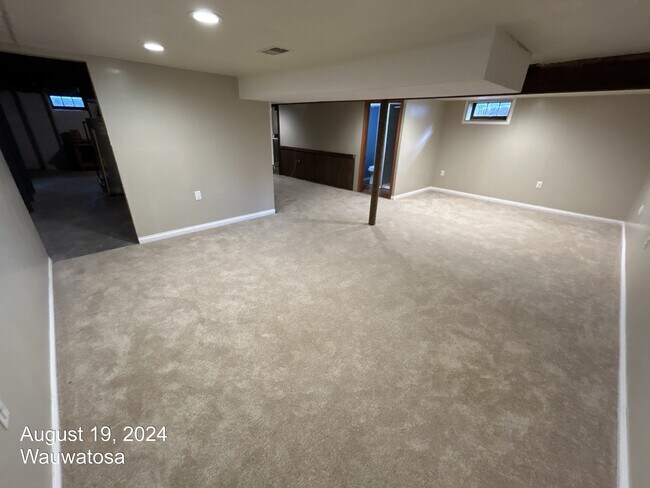 Building Photo - 9431 W Marion St