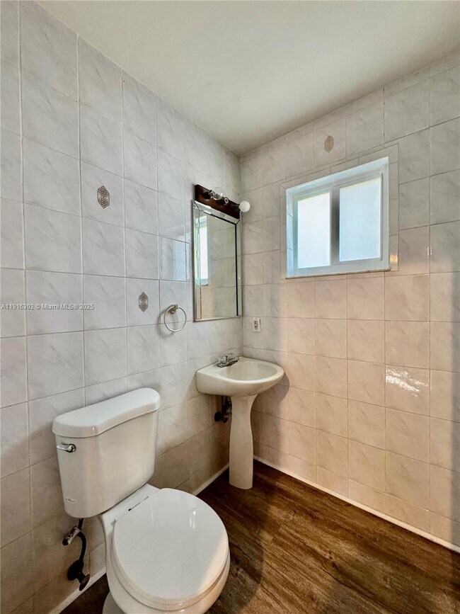 Building Photo - 8000 SW 17th Terrace