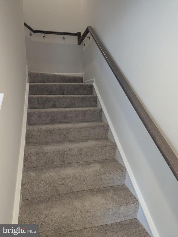 Building Photo - 513 Seeback Dr