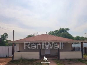Building Photo - 1021 S Westside Ave