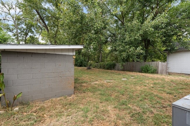 Building Photo - 1723 23rd Ave N