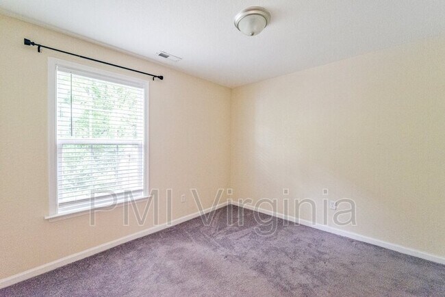 Building Photo - 68 Carver Cir