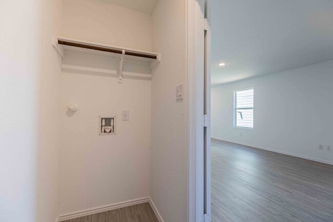 Building Photo - 9143 Coronal Rings