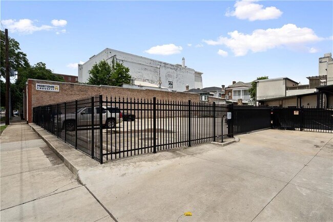 Building Photo - 362 Dauphin St