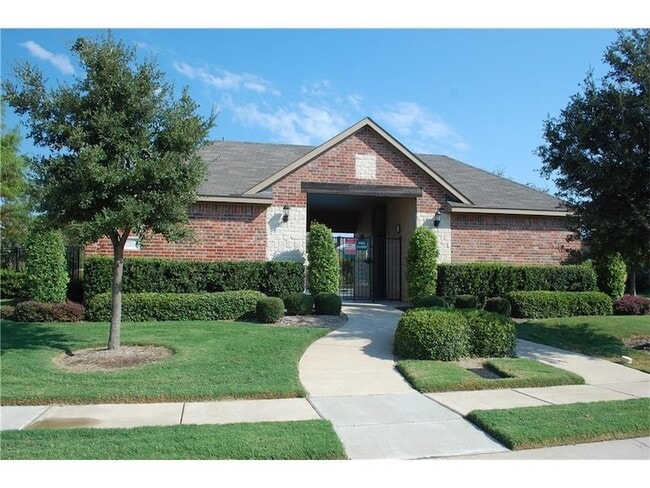 Building Photo - 945 Wellington Dr
