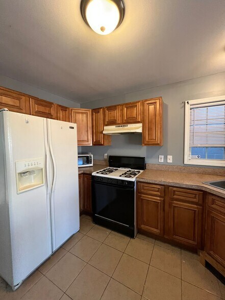 Building Photo - 35 Fairview Ave