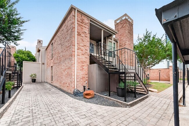 Building Photo - 3700 W Clay St