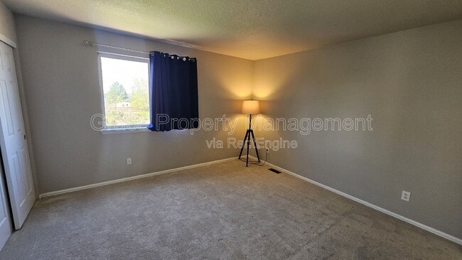 Building Photo - 325 W 116th Ave