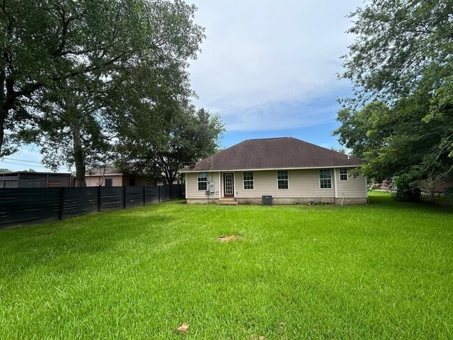 Building Photo - 5878 Chapel Ln