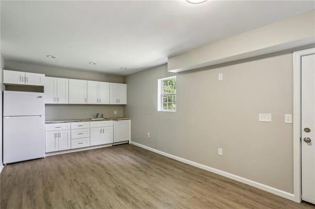Building Photo - 22 Peachtree Hills Ave NE