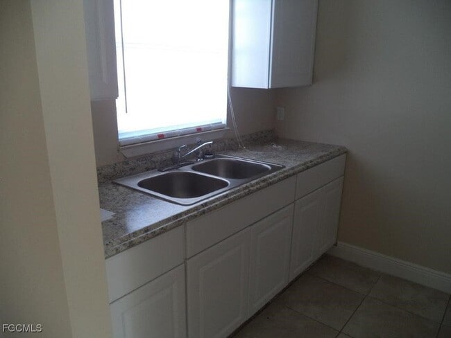 Building Photo - 11411 Linda Loma Dr