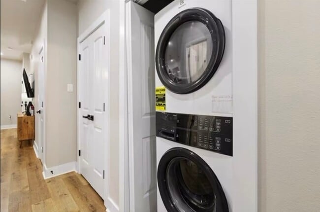 Building Photo - 2406 Truxillo St