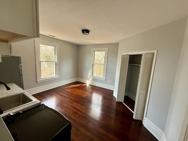 Building Photo - 317 Grove St