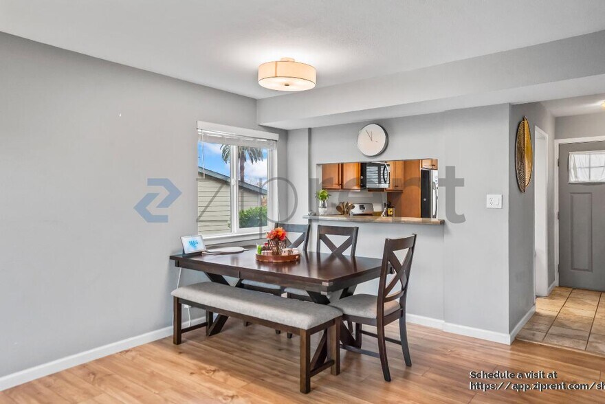 Building Photo - 25071 Oakridge Ct