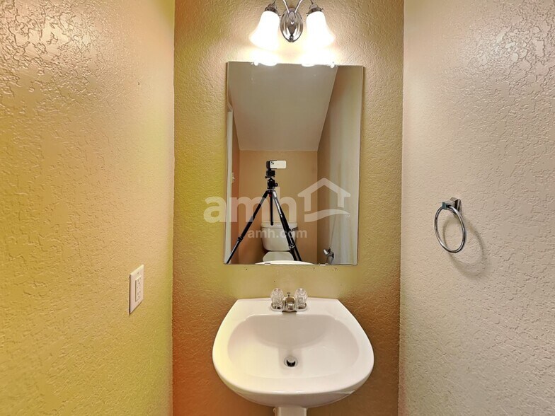 Building Photo - 9247 Pacific Maple