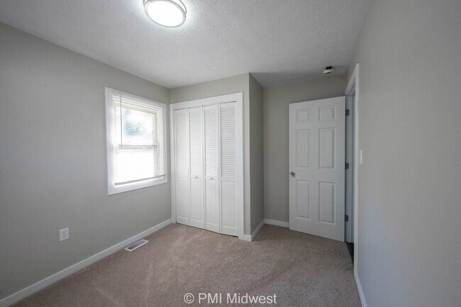 Building Photo - "Charming 3-Bed, 2-Bath Home in Indianapol...