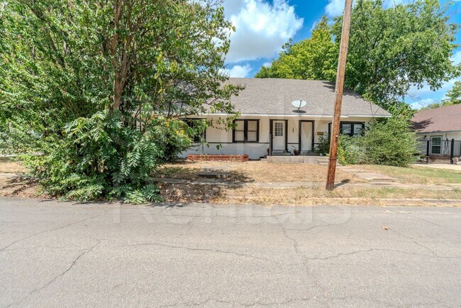 Building Photo - 1410 Sycamore St