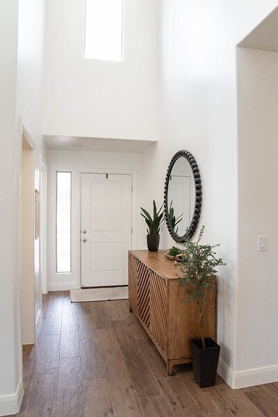Building Photo - 1092 N Paseos St
