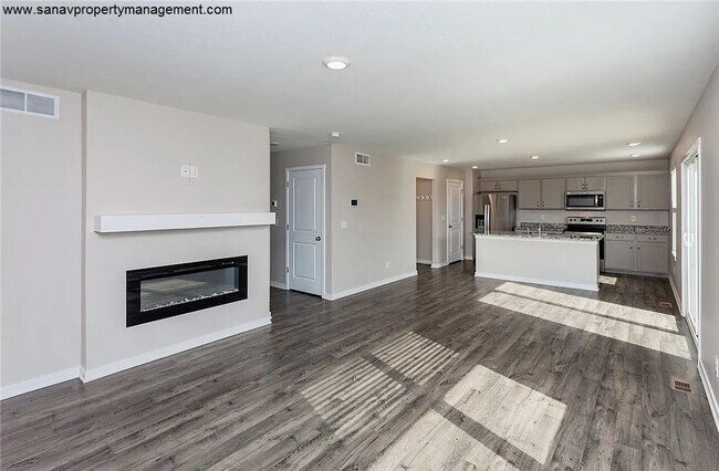 Building Photo - Spacious 4 Bedroom Home in Ankeny with 3-car garage & private backyard!!