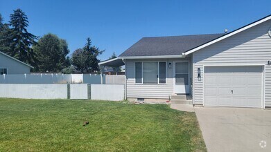 Building Photo - Nice 3 bedroom Duplex in the Valley