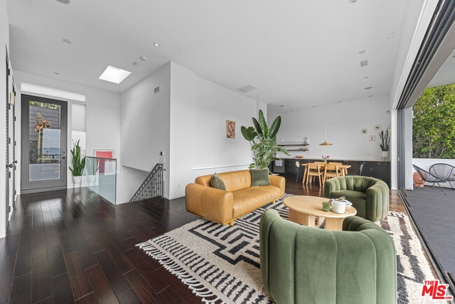 Building Photo - 2300 Ronda Vista Dr