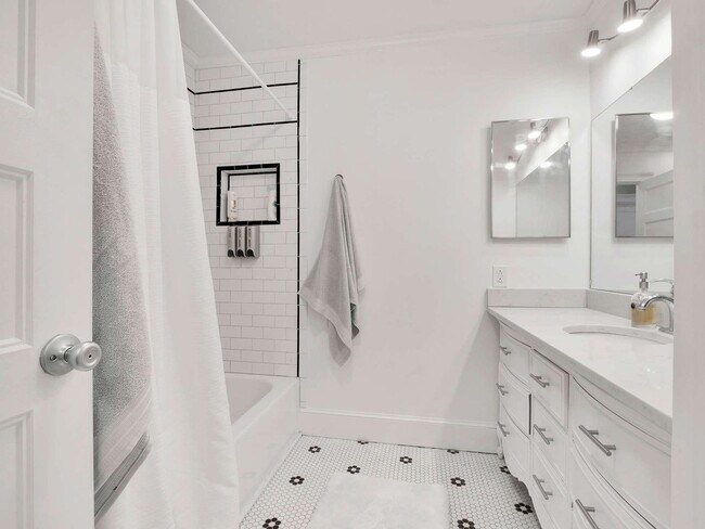 Building Photo - 1513 State Rd S-20-457