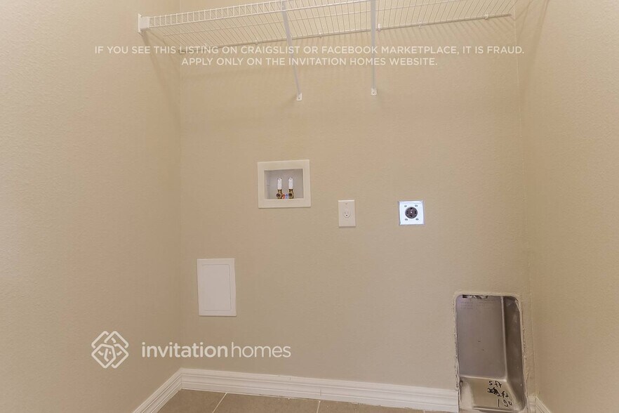 Building Photo - 8099 Pelican Reed Cir
