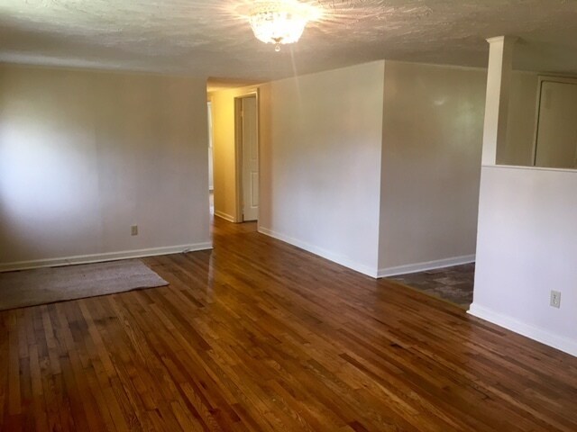 Building Photo - NO HUD OR SECTION 8!