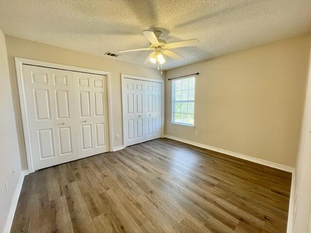 Building Photo - 925 Village Ln