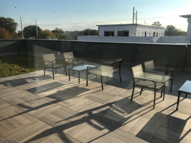 Building Photo - 1140 E St Georges Ave