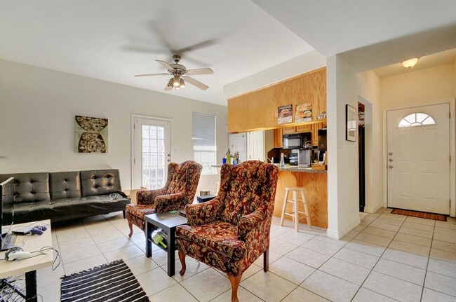 Building Photo - West Campus Gem!!!