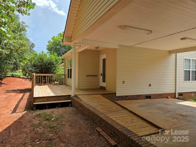 Building Photo - 4641 Hickory Grove Rd