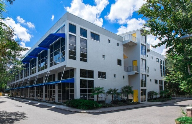 Building Photo - Lofts Oasis #105 - Pet Friendly!