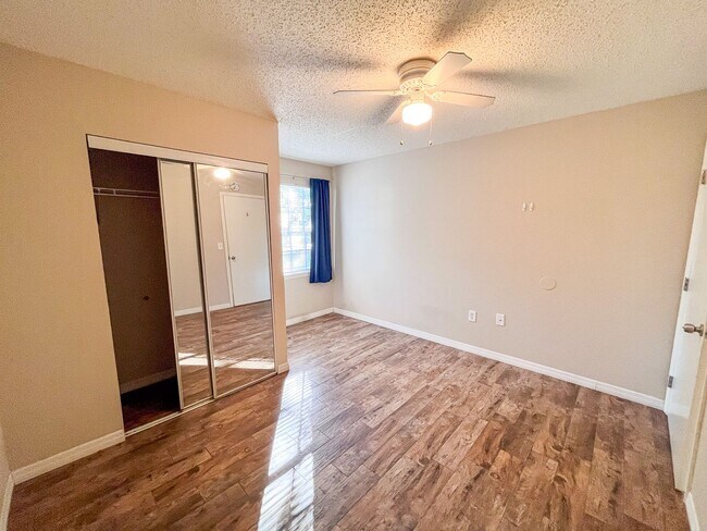 Building Photo - Windsor Park #1118 - Price Reduced!