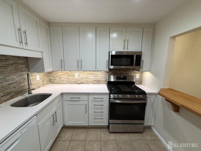 Building Photo - 95 Sapphire Ln