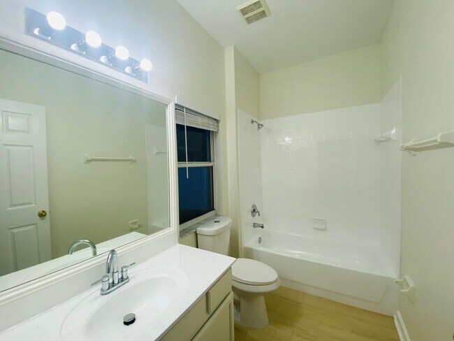 Building Photo - Your Dream Home Awaits! 5 bedroom 3 bath Single Family HOME!!