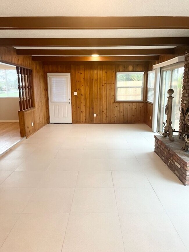 Building Photo - Completely Renovated Clairemont Home