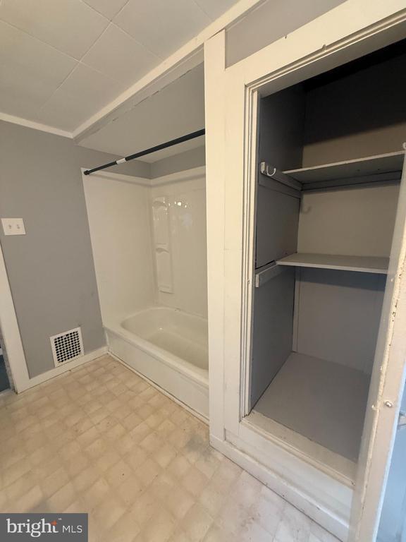 Building Photo - 17 E Foundry St