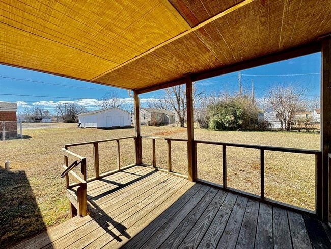 Building Photo - 705 N Key Blvd