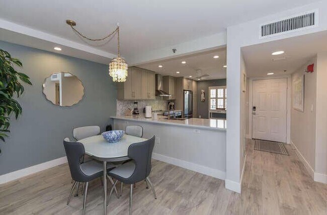 Building Photo - 275 Palm Ave