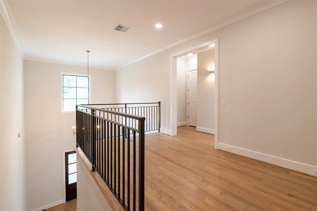Building Photo - 1507 Martin St